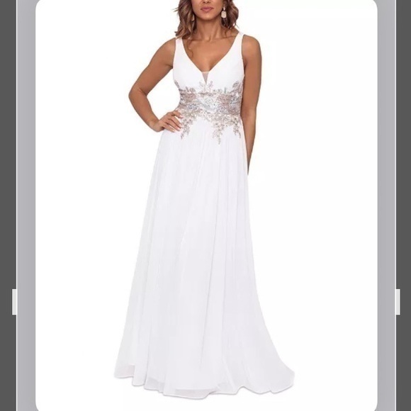 Betsy & Adam Dresses & Skirts - Betsy & Adam V-Neck Mesh-Waist Embroidered Chiffon Gown in White/Gold Size 4